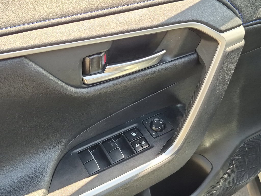 Used 2020 Toyota RAV4 XSE w/ Carpet Mat Package AWD/4WD image 14