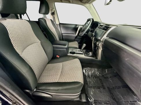 Certified 2022 Toyota 4Runner SR5 AWD/4WD image 29
