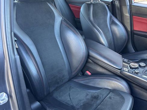 Used 2018 Alfa Romeo Giulia Quadrifoglio w/ Driver Assist Dynamic Package image 23