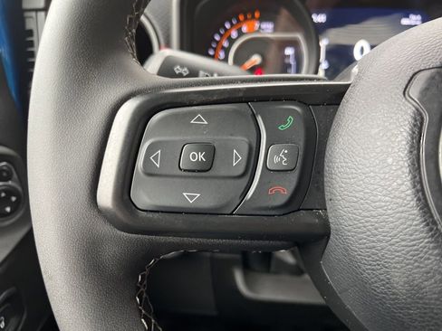 Used 2025 Jeep Wrangler Unlimited Rubicon image 6