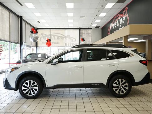Used 2022 Subaru Outback Premium AWD/4WD image 3