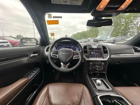 Used 2019 Chrysler 300 Limited RWD image 15
