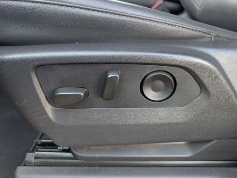 Used 2025 GMC Sierra 1500 SLT image 15