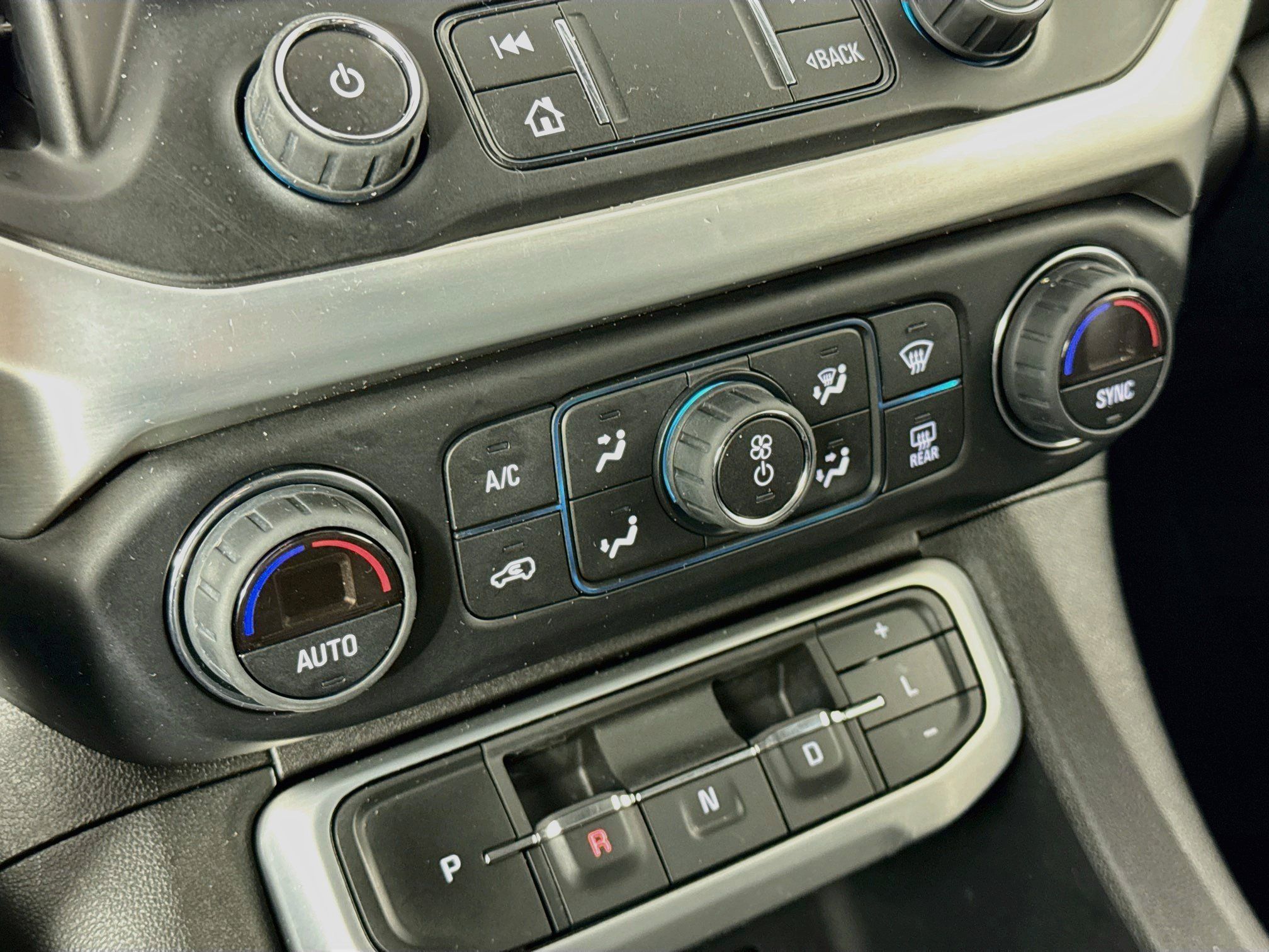 Used 2021 GMC Acadia SLT w/ Technology Package FWD image 15