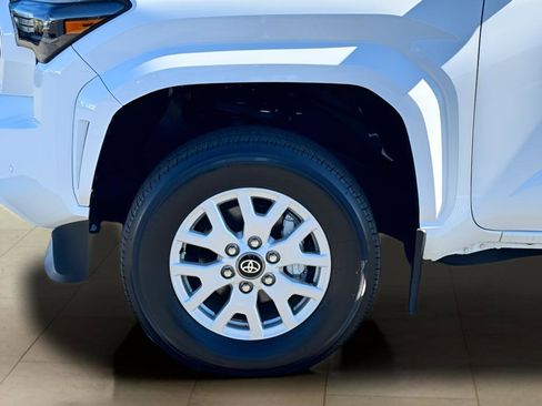 Used 2024 Toyota Tacoma SR5 w/ SR5 Upgrade Package image 39
