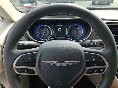 Certified 2023 Chrysler Pacifica Touring-L FWD image 24