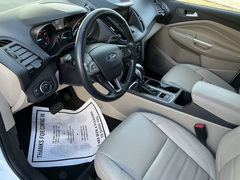 Used 2019 Ford Escape SEL image 15