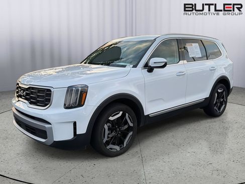 Used 2025 Kia Telluride S FWD image 2
