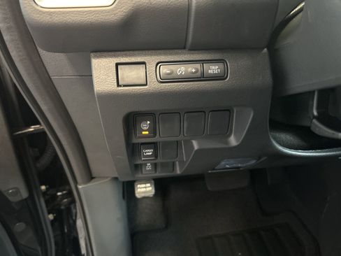 Used 2025 Nissan Frontier SV image 16