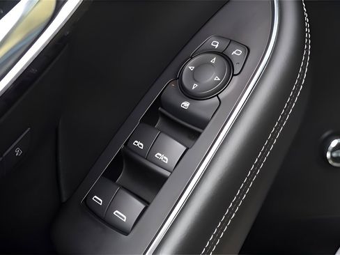 Used 2023 Buick Envision Essence image 10