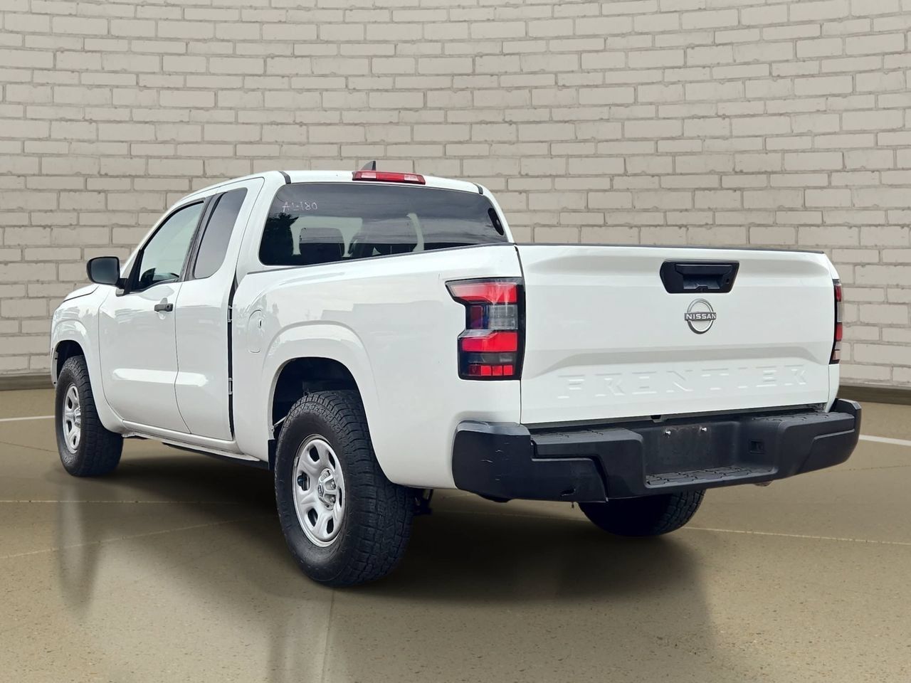 Used 2024 Nissan Frontier S RWD image 7