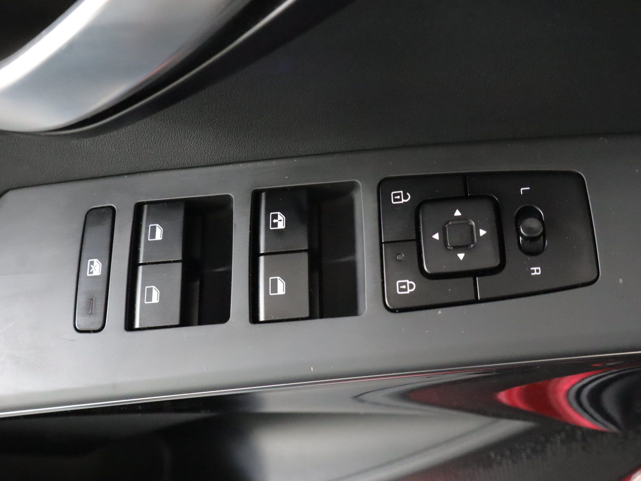 Used 2024 Kia Niro EX w/ EX Cold Weather Package FWD image 10