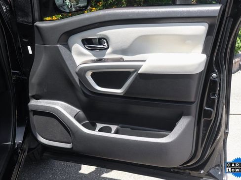 Used 2020 Nissan Titan SV w/ SV Convenience Package image 42
