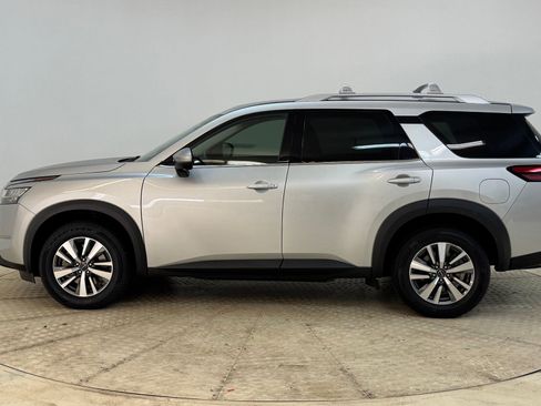 Used 2023 Nissan Pathfinder SL image 2