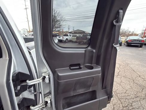 Used 2004 Nissan Titan SE w/ (Bed) Utility Bed Pkg image 11