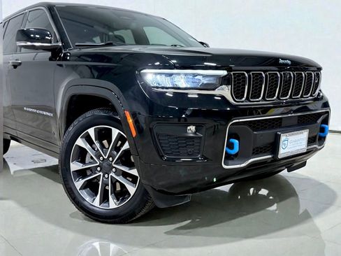 Used 2023 Jeep Grand Cherokee Overland w/ Advanced Protech Group III image 6