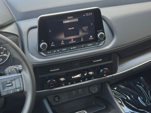 Used 2025 Nissan Rogue SV image 20