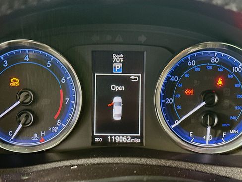 Used 2018 Toyota Corolla SE FWD image 18