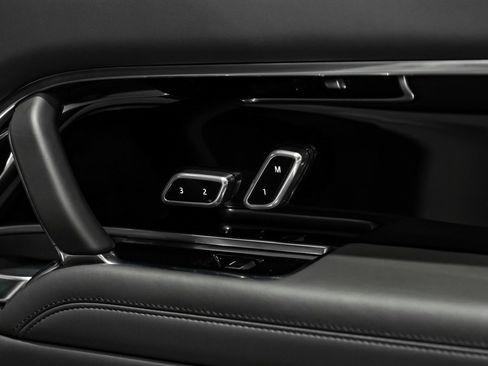 Used 2025 Land Rover Range Rover Long Wheelbase SE image 40