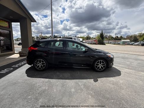 Used 2016 Ford Focus SE w/ SE Sport Package FWD image 8
