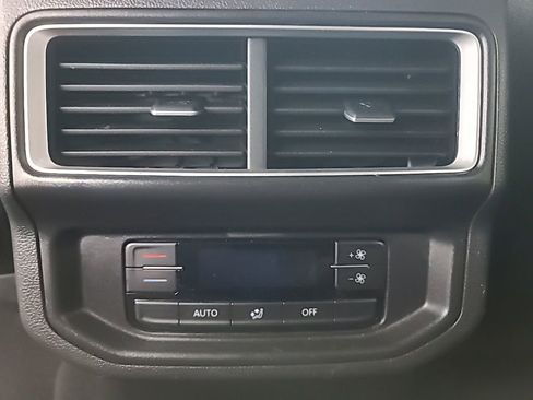 Used 2025 Volkswagen Atlas SE image 22