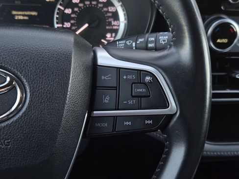 Used 2024 Toyota Highlander LE image 20