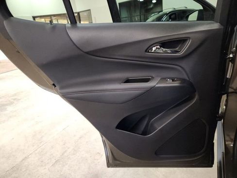 Used 2023 Chevrolet Equinox RS image 25
