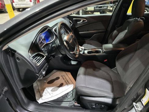 Used 2015 Chrysler 200 Limited w/ Convenience Group image 23