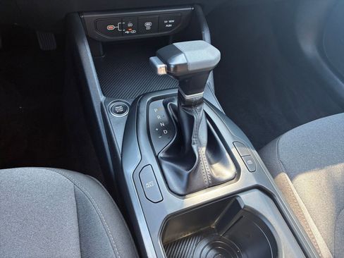 Used 2025 Kia K4 LXS image 40