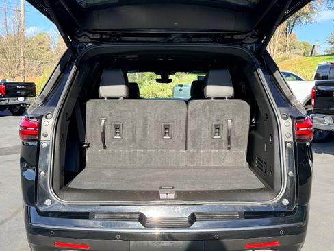 Used 2022 Chevrolet Traverse Premier w/ Redline Edition image 9