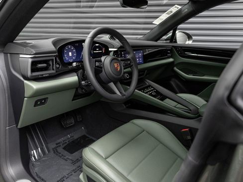 New 2026 Porsche Macan Electric RWD image 4