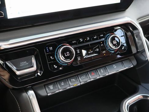 Used 2025 GMC Sierra 2500 Denali Ultimate image 18