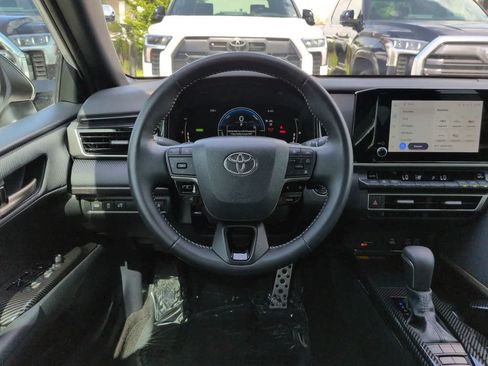 Used 2025 Toyota Camry SE w/ Convenience Package FWD image 15