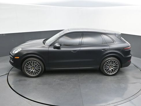 Certified 2022 Porsche Cayenne AWD/4WD image 25