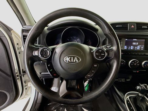 Used 2018 Kia Soul Base image 10