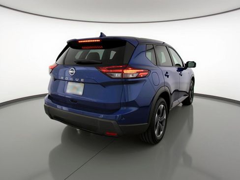 Used 2025 Nissan Rogue SV image 9