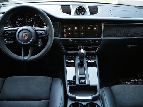 New 2026 Porsche Macan GTS image 30