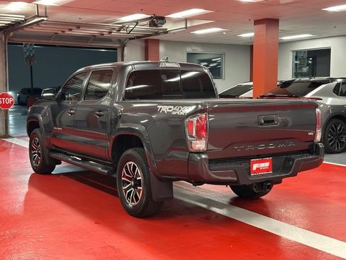 Used 2022 Toyota Tacoma TRD Sport AWD/4WD image 5