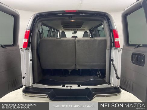 Used 2020 Chevrolet Express 3500 LT w/ LT Preferred Equipment Group RWD image 12