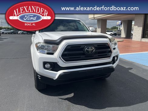 Used 2019 Toyota Tacoma SR5 RWD image 5