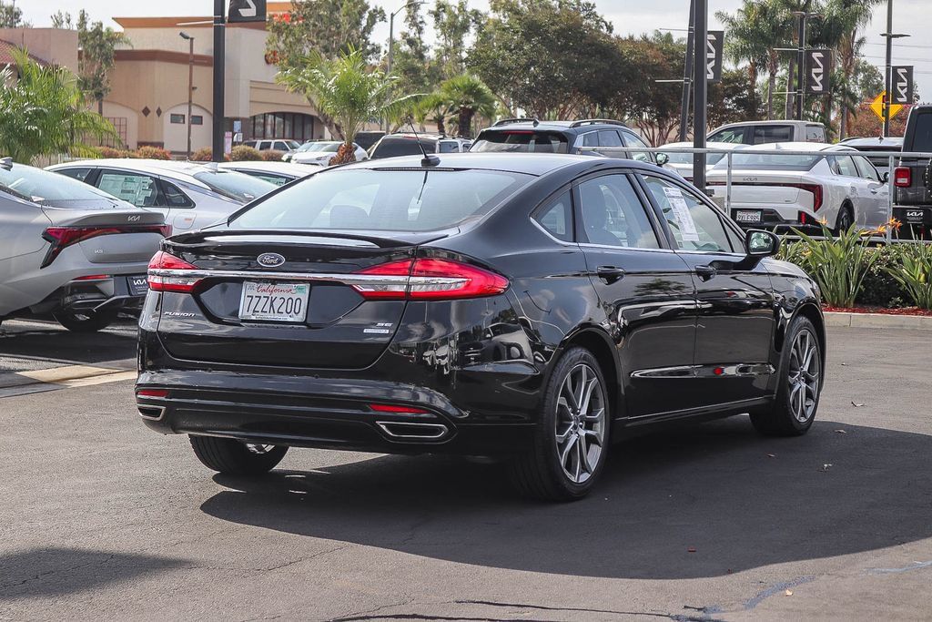 Used 2017 Ford Fusion SE w/ Equipment Group 201A FWD image 5
