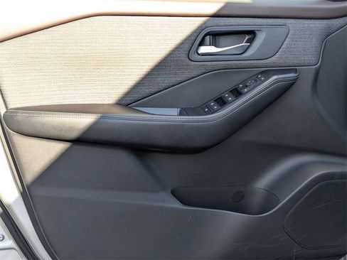 Used 2023 Nissan Rogue SV image 13