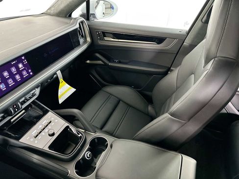 New 2025 Porsche Cayenne Turbo image 22