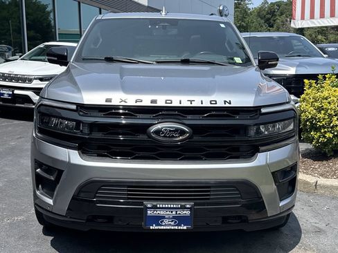 Used 2022 Ford Expedition Limited AWD/4WD image 2