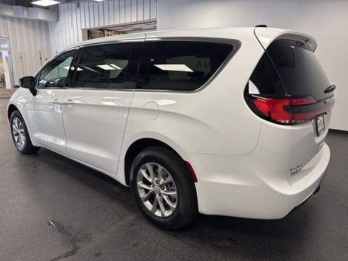 New 2026 Chrysler Pacifica Limited w/ Uconnect Theater Family Group image 8