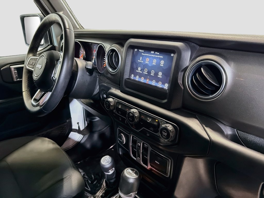 Used 2018 Jeep Wrangler Unlimited Sahara AWD/4WD image 28