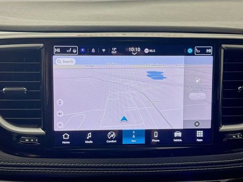 Used 2025 Chrysler Pacifica Limited FWD image 13