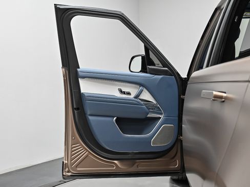 Used 2023 Land Rover Range Rover LWB SV Autobiography image 24