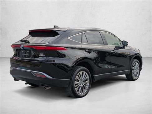 Used 2022 Toyota Venza XLE image 5