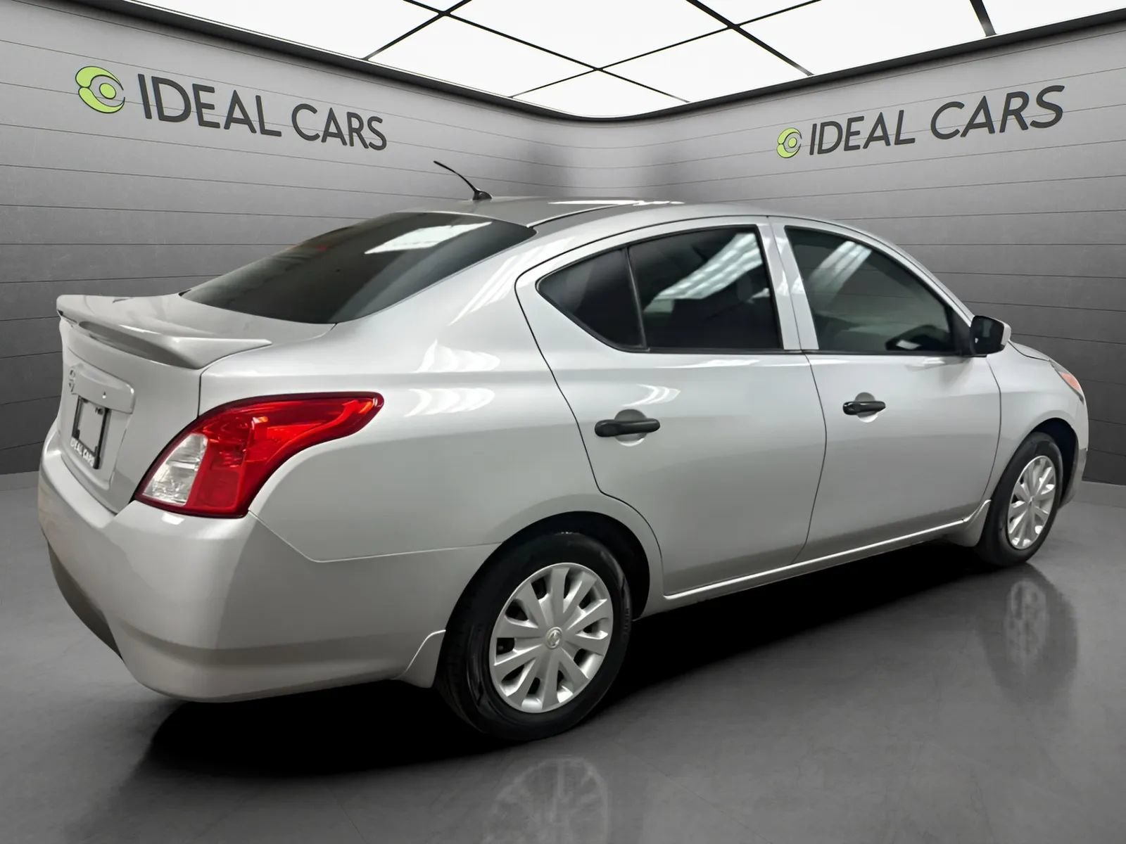 Used 2017 Nissan Versa S Plus FWD image 5